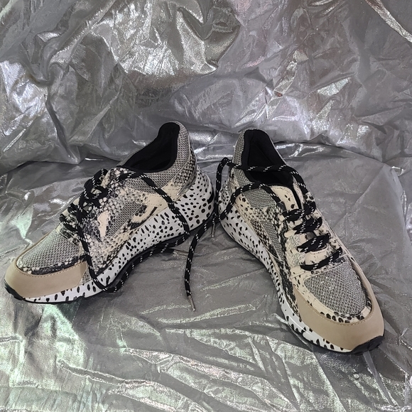 Steve Madden Clift Sneaker - Picture 6 of 6